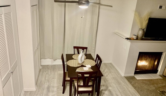 Luxury Condo w/Complimentary Breakfast and Free Parking! 5 mins from Universal