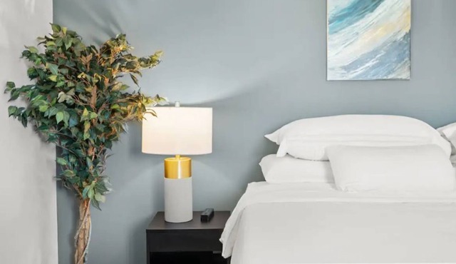 Luxury Condo w/Pool Newly Renovated!