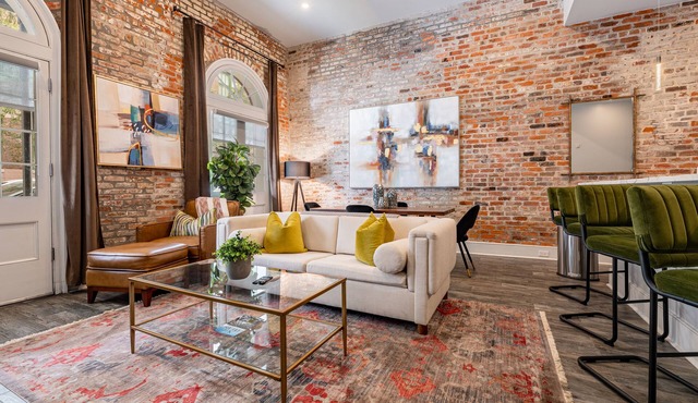 Luxury Condo Walk Anywhere & Everywhere! The Bordeaux