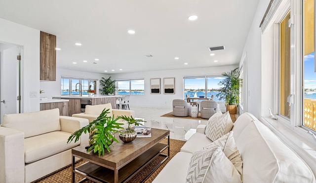 Luxury condo with stunning intracoastal water views, near downtown West Palm Bch