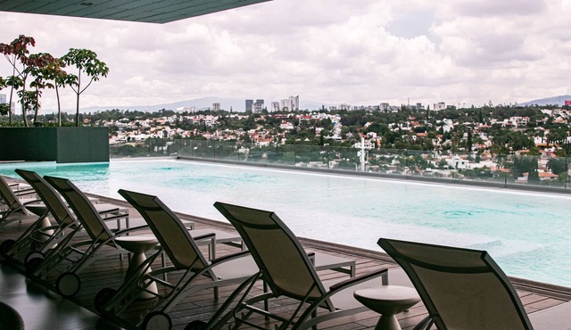 Luxury condo with AMAZING views Lobby33 near Andares, Landmark and Colomos