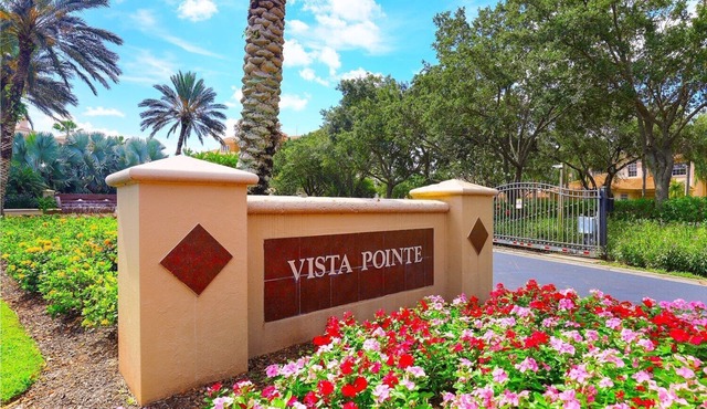 Luxury condo with Beautiful Lake and Golf Course in Vineyards Community