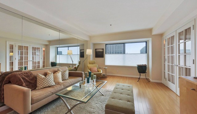 Luxury Condo with Concierge/Security/Pool/Gym On-Site