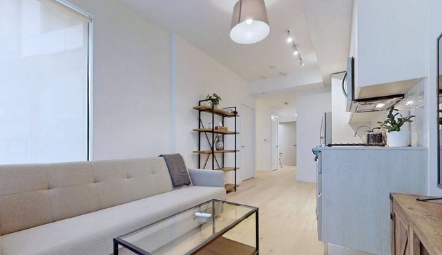 Luxury Condo with Home Office in heart of downtown