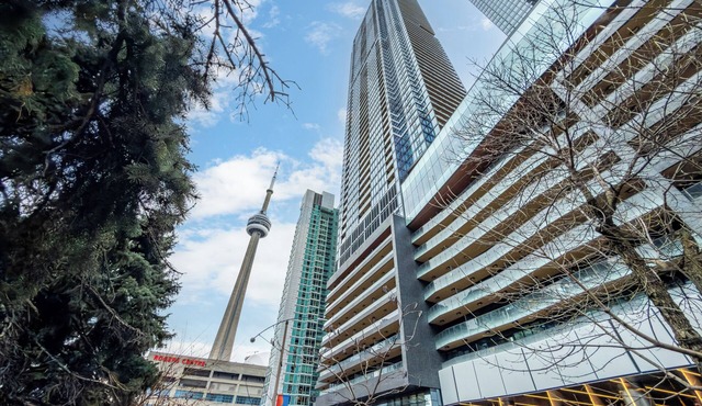 Luxury Condo with Iconic Downtown Toronto Views