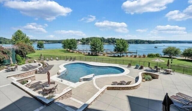 Luxury condo with pool. Bridgewater Pointe