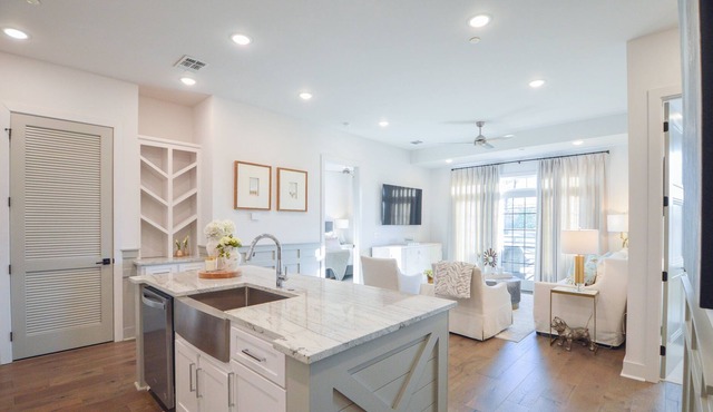 Luxury Condo within Walking Distance to Campus
