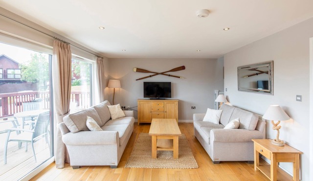 Luxury Constantine Lodge 4 bedrooms Hot Tub with for hire