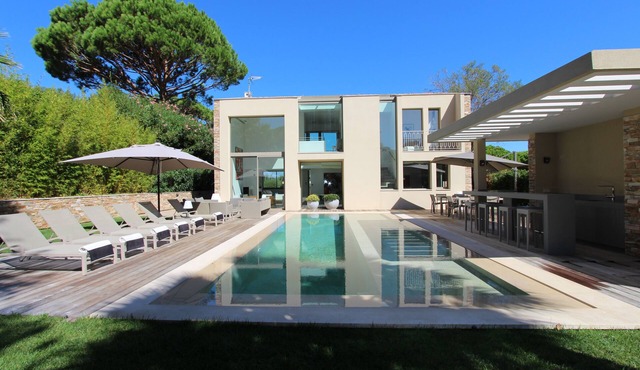 Luxury Contemporary Villa with a unique and quiet location in the village