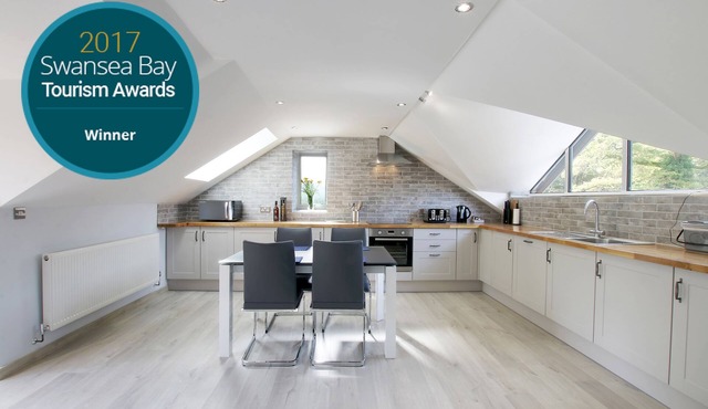 Luxury Contemporary Cottage on Historic Country Estate with free WiFi