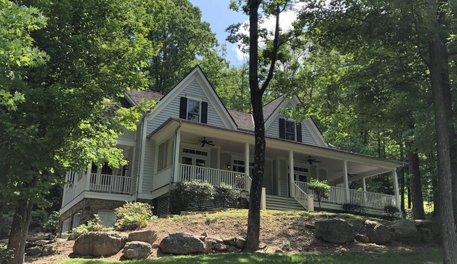 Luxury contemporary mountain farmhouse walking distance to The Homestead Resort.