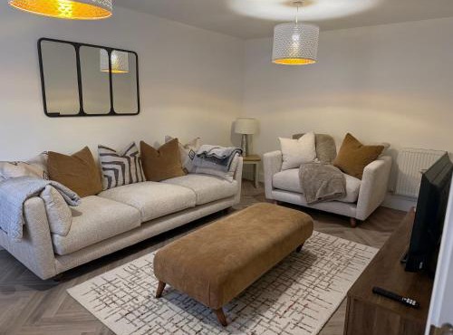 Luxury Contractor 4 Bed Home Sleeps 8 Cardiff Airport Parking