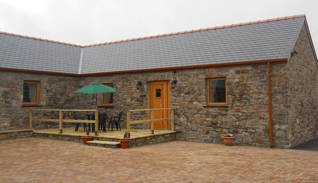 Luxury Converted Barn near Carmarthen, Pets welcome - sleeps 4
