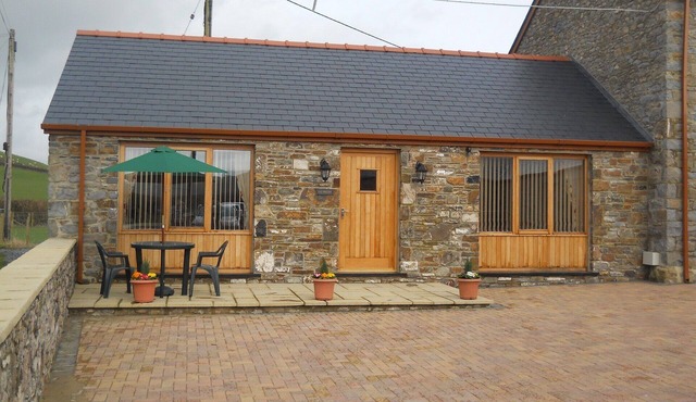 Luxury Converted Barn near Carmarthen, Pets welcome - sleeps 2