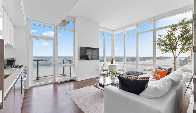 Luxury Corner 2BR 2BA Skyline Views, High Floor, Walk to Times Square