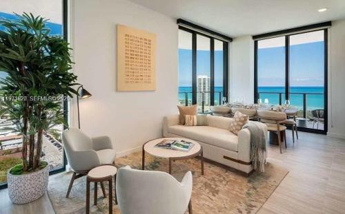 Luxury Corner Condo with Panoramic Ocean Views