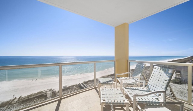 Luxury Corner Unit For The Discriminating Traveler with Double Beach Service