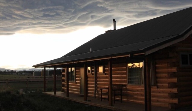 Luxury Cosy Log Cottage