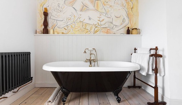 Luxury Cotswold cottage with valley views and stylish interiors.