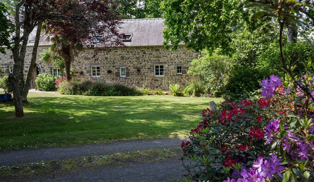 Luxury cottage (4 stars) , indoor pool by the sea