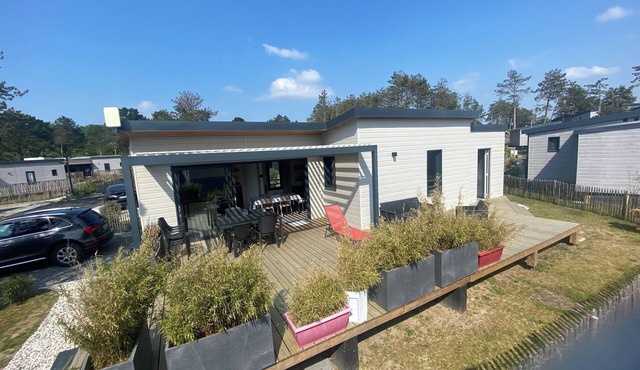 Luxury cottage chalet with swimming pool and internet near the sea