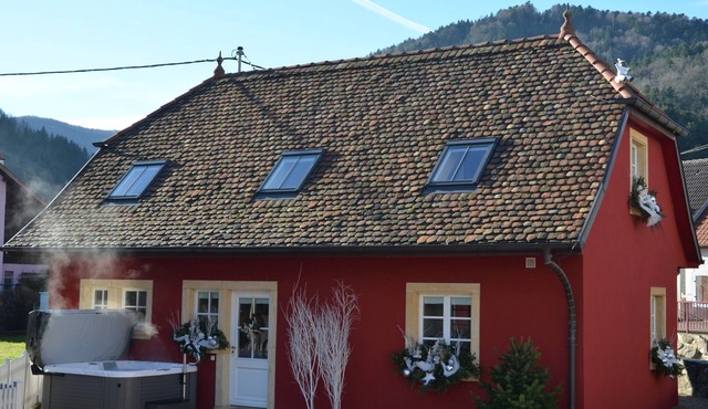 Luxury Cottage Doller, outdoor hot tub, hammam shower, ski resort