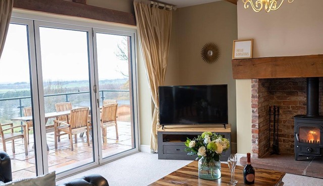 Luxury cottage with stunning views, hot tub and 2 dogs welcome