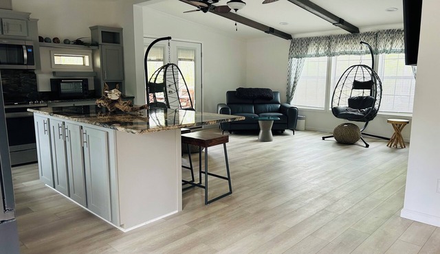 Luxury Cottage House Sophisticated and Comfortable bed and furnishings 75 in tv