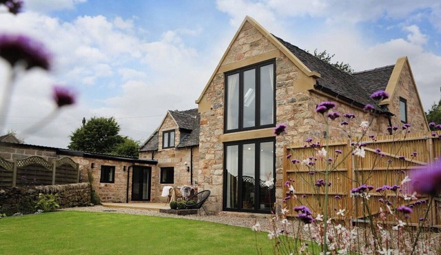 Luxury Cottage in Peak District near Alton Towers