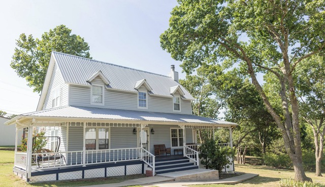 Luxury Cottage in Sulphur, Okla- come visit this completely renovated property!