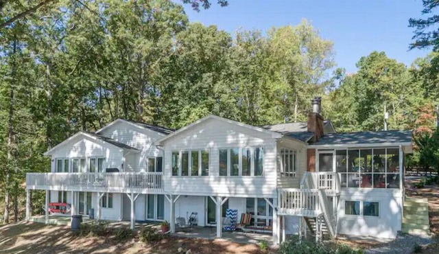 Luxury Cottage & Kayaks on 500 ft of Shoreline