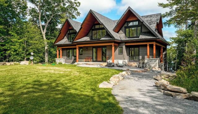 Luxury Cottage on Twelve Mile Lake