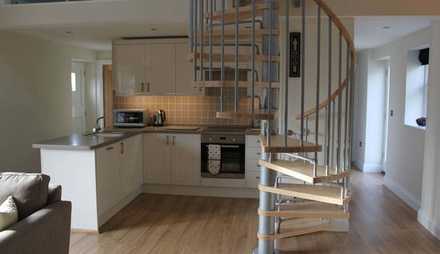 Luxury cottage on working farm, close to Silverstone, Oxford and the Cotswolds