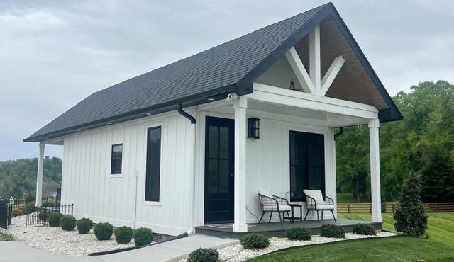 Luxury Cottage Sleeps 2. Less than 1 mi. frm South Holston Lake. Mountain View’s