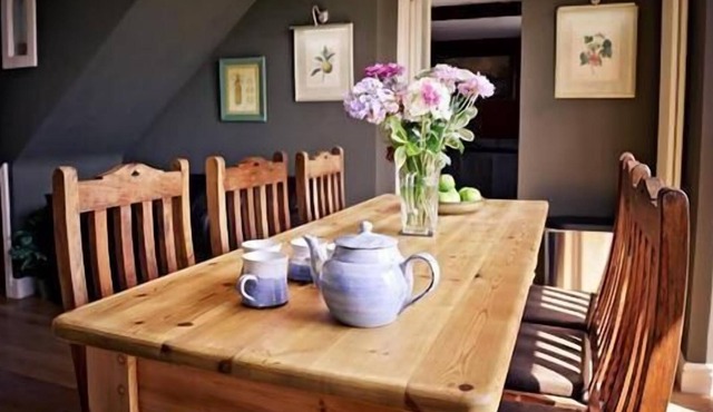 Luxury Cottage with Garden View at Queen Anne's Stable