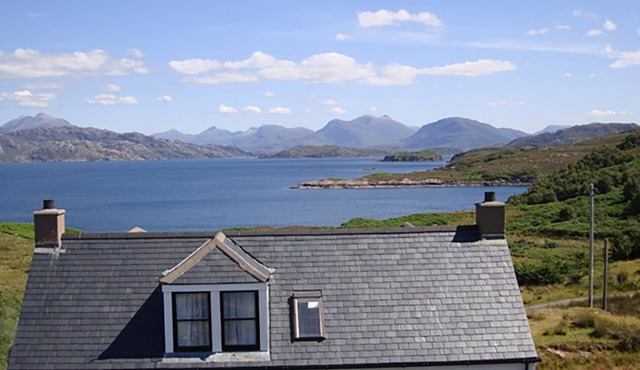 Luxury cottage with sea view and Beach