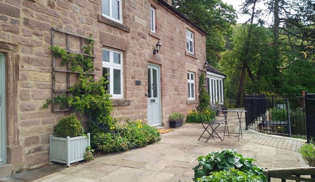 Luxury Cottage with spectacular rural views, private garden, sunroom and terrace