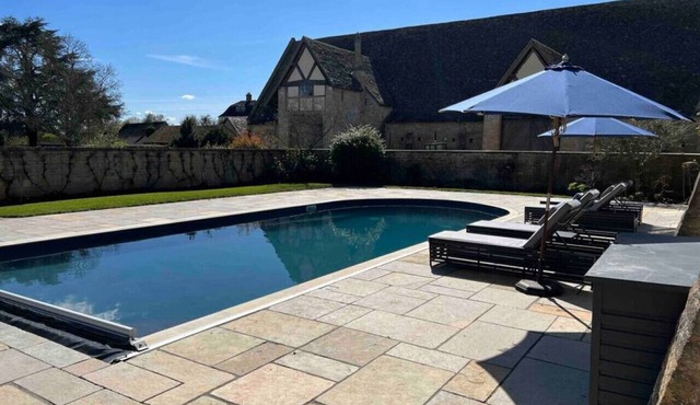 Luxury Cottage with Heated Pool