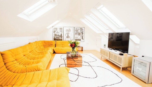 Luxury Cottage with hot tub -3 min walk to the beach