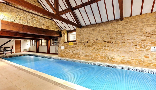 Luxury cottage with pool & Tennis, No Deposit