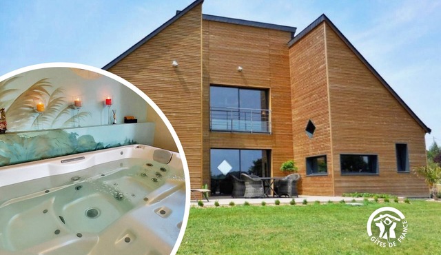 Luxury cottage with spa and private fishing pond