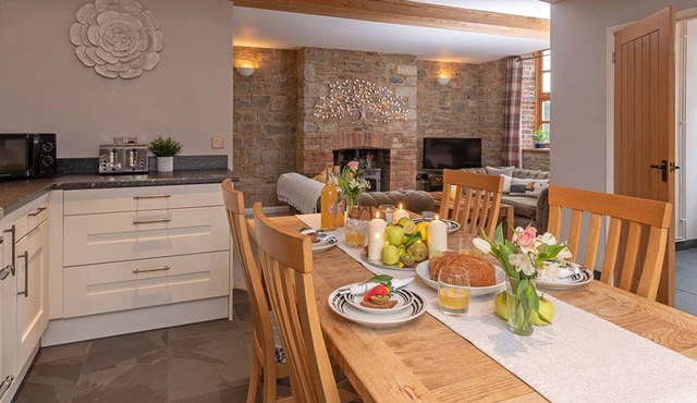 Luxury country cottage with hot tub, 5 star