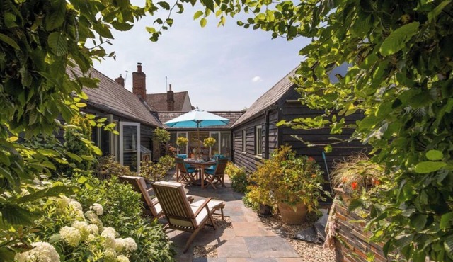 Luxury countryside getaway in 2 bed barn conversion with walks