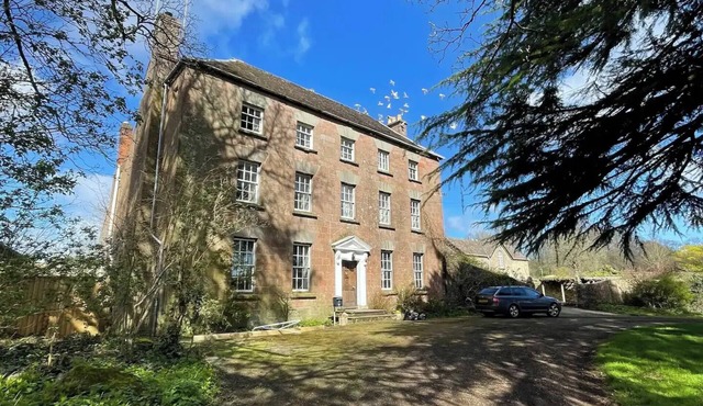 Luxury Country Manor in Forest of Dean | Hot Tub, Fire Pit & Sleeps 16+