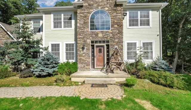 Luxury Country Home w. Sauna! Next Door to Fair