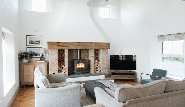 Luxury Country House with hot tub - Just outside Belfast/ Pet Friendly!