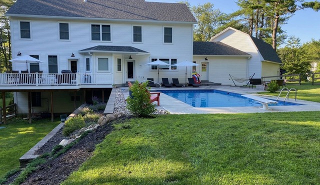 Luxury Country Setting - 4 miles to Downtown !