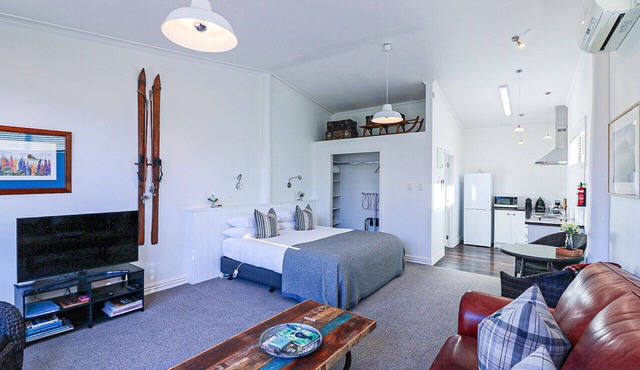 Luxury county guesthouse-continental breakfast-our own farm free range eggs