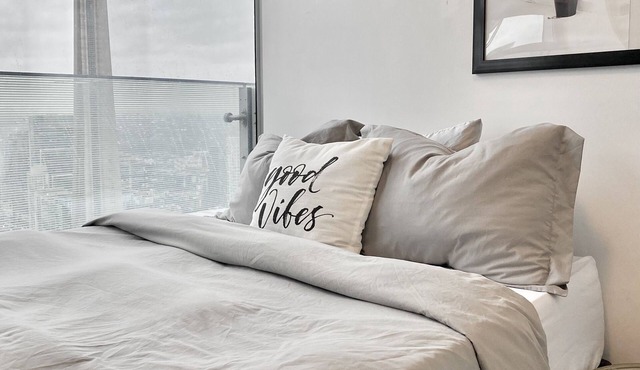 LUXURY COUPLE GETAWAY WITH CN TOWER VIEW