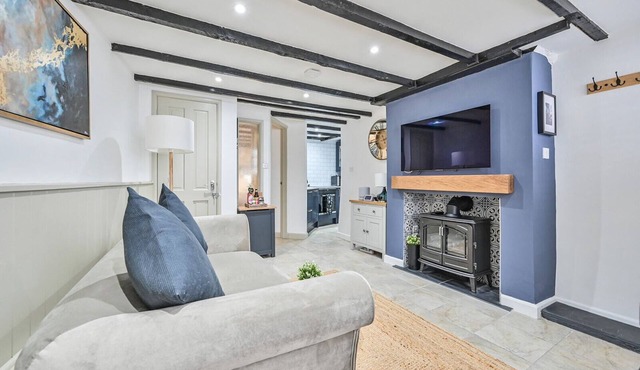 Luxury Couple's Getaway With River Views and Parking in the Heart of Polperro